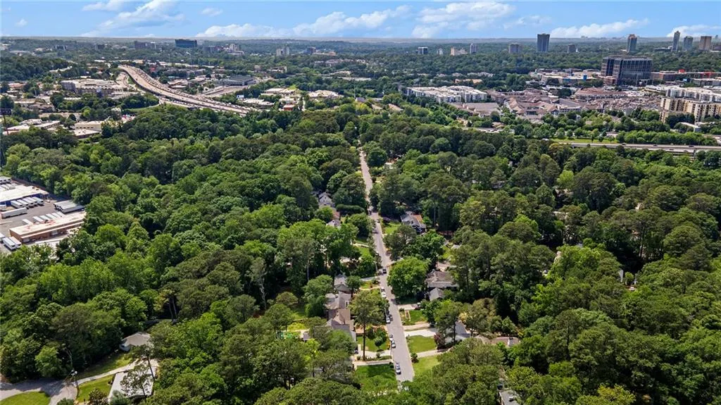 Atlanta, Georgia 30324, United States, 4 Bedrooms Bedrooms, ,2 BathroomsBathrooms,Residential,Active,126518