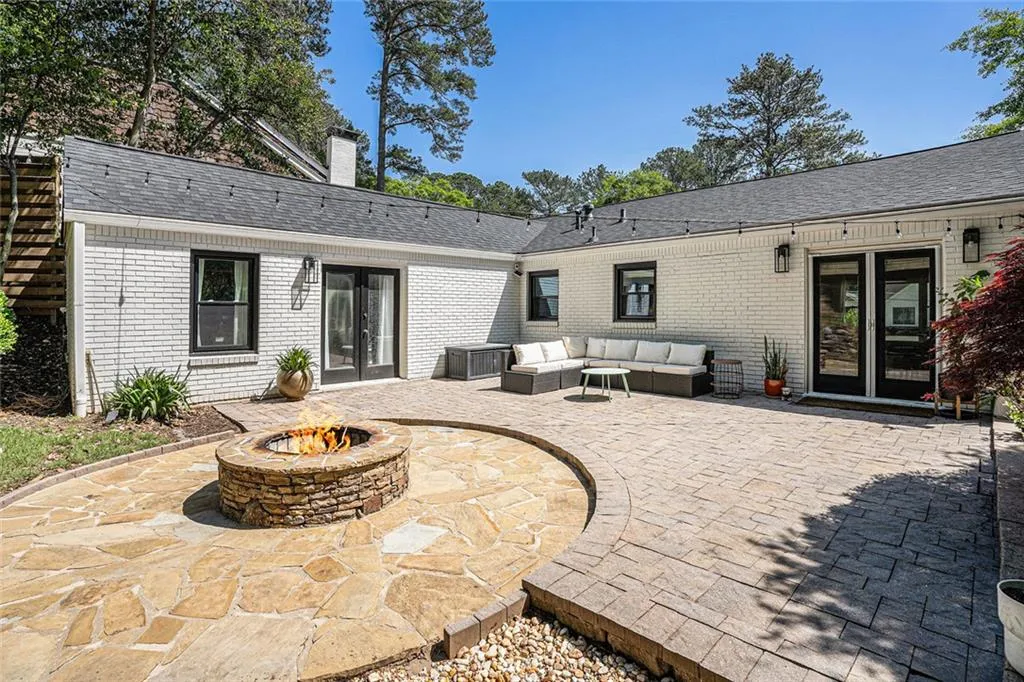 Atlanta, Georgia 30324, United States, 4 Bedrooms Bedrooms, ,2 BathroomsBathrooms,Residential,Active,126518