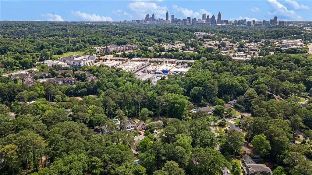 Atlanta, Georgia 30324, United States, 4 Bedrooms Bedrooms, ,2 BathroomsBathrooms,Residential,Active,126518