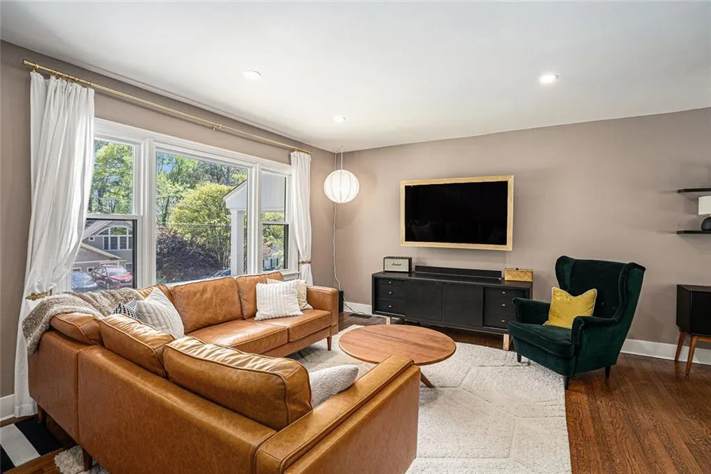 Atlanta, Georgia 30324, United States, 4 Bedrooms Bedrooms, ,2 BathroomsBathrooms,Residential,Active,126518