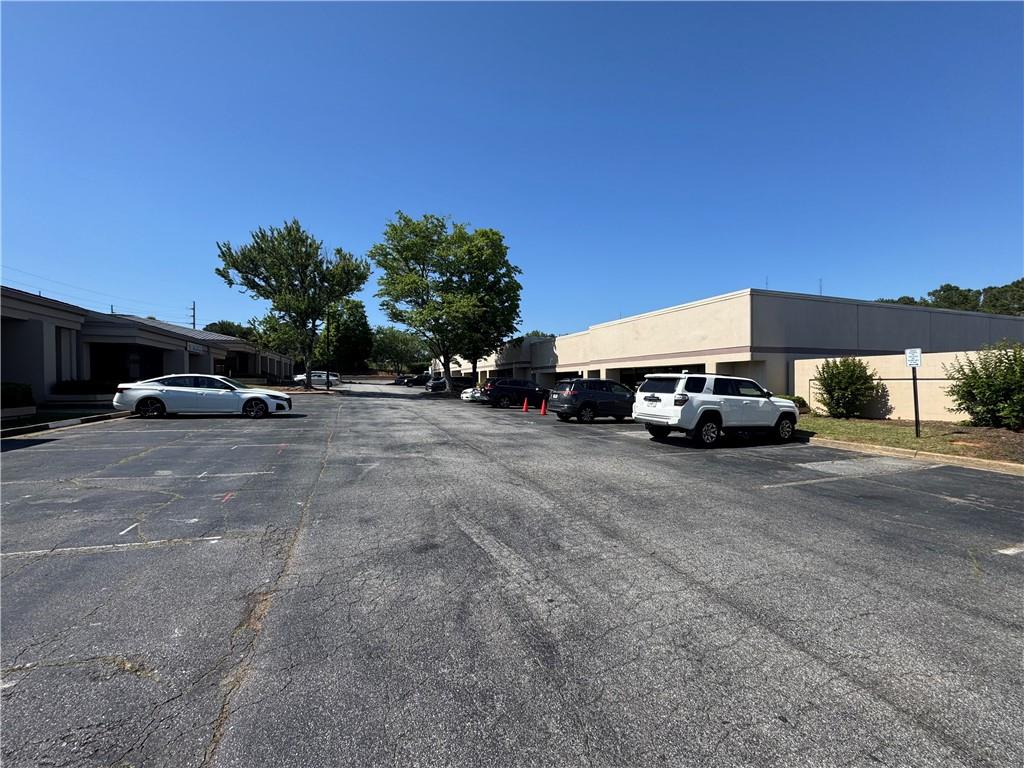 6069 Oakbrook Parkway