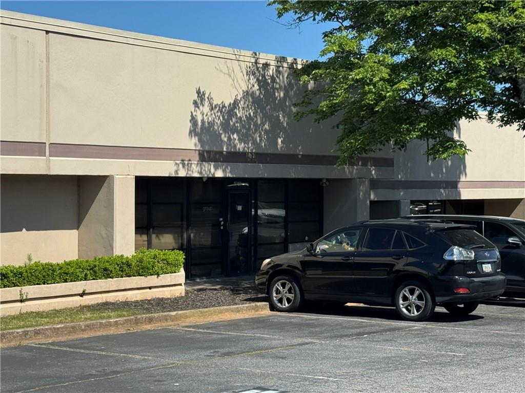 6069 Oakbrook Parkway