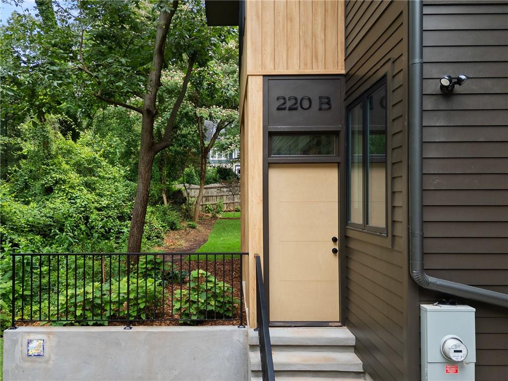 220 Green Street B