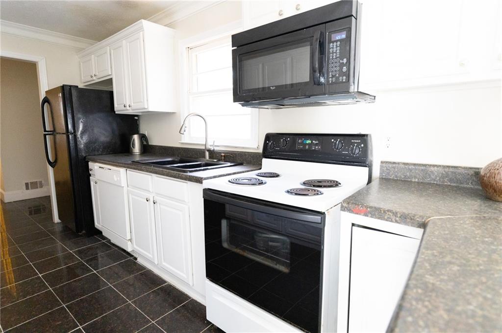 2030 PINE OAK Drive SW