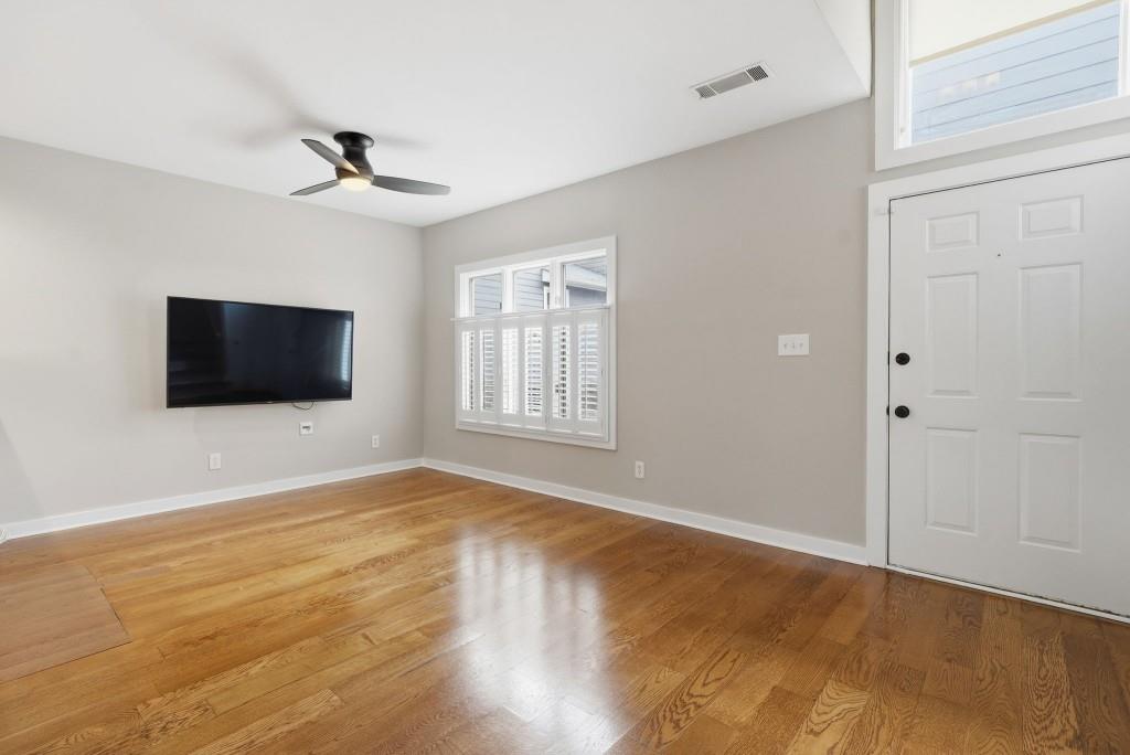 836 Saint Charles Avenue NE H