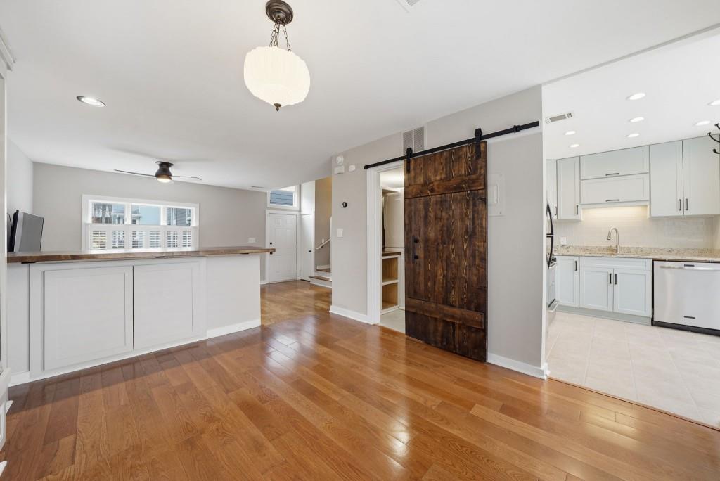 836 Saint Charles Avenue NE H