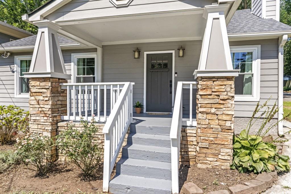 32 4th Avenue NE