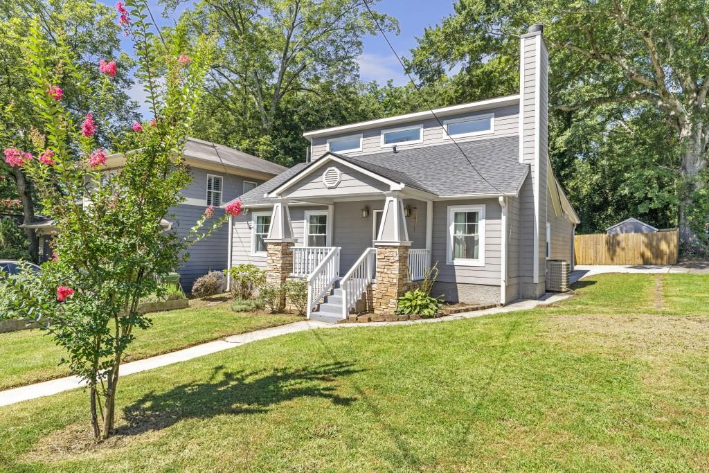 32 4th Avenue NE
