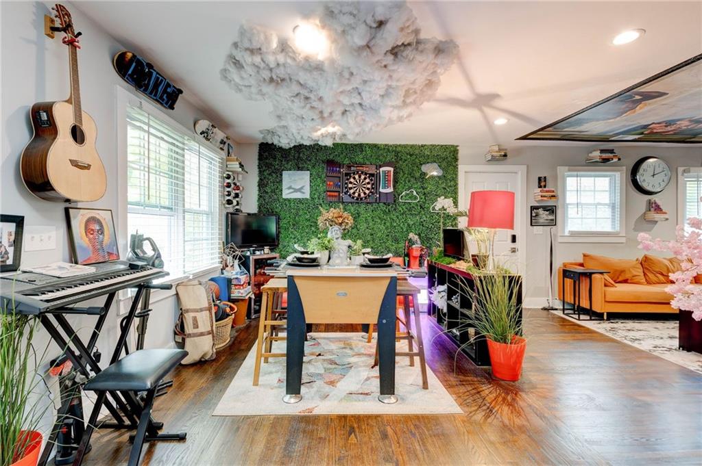 569 Woods Drive, Atlanta, Georgia image 2