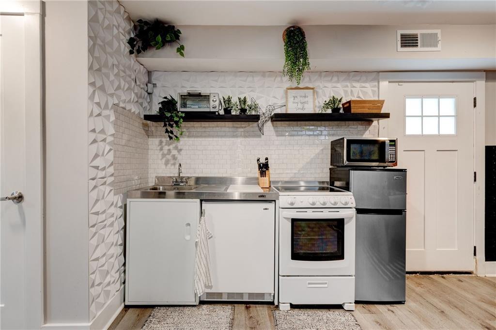569 Woods Drive, Atlanta, Georgia image 19