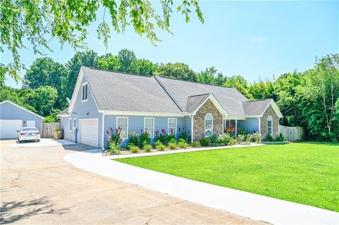 A home in Hoschton