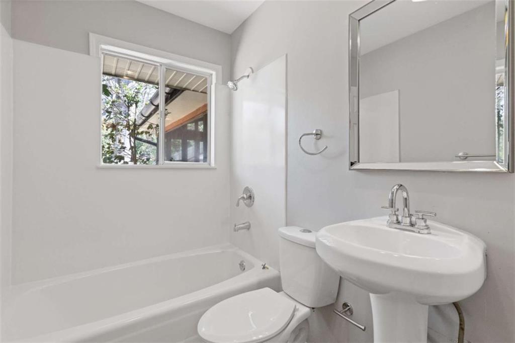 6414 Bimini Drive, Forest Park, Georgia image 11