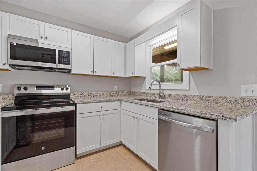 6414 Bimini Drive, Forest Park, Georgia image 9