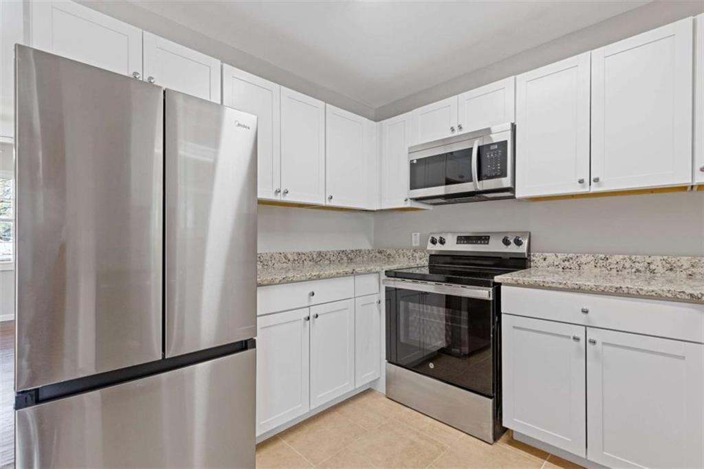 6414 Bimini Drive, Forest Park, Georgia image 10