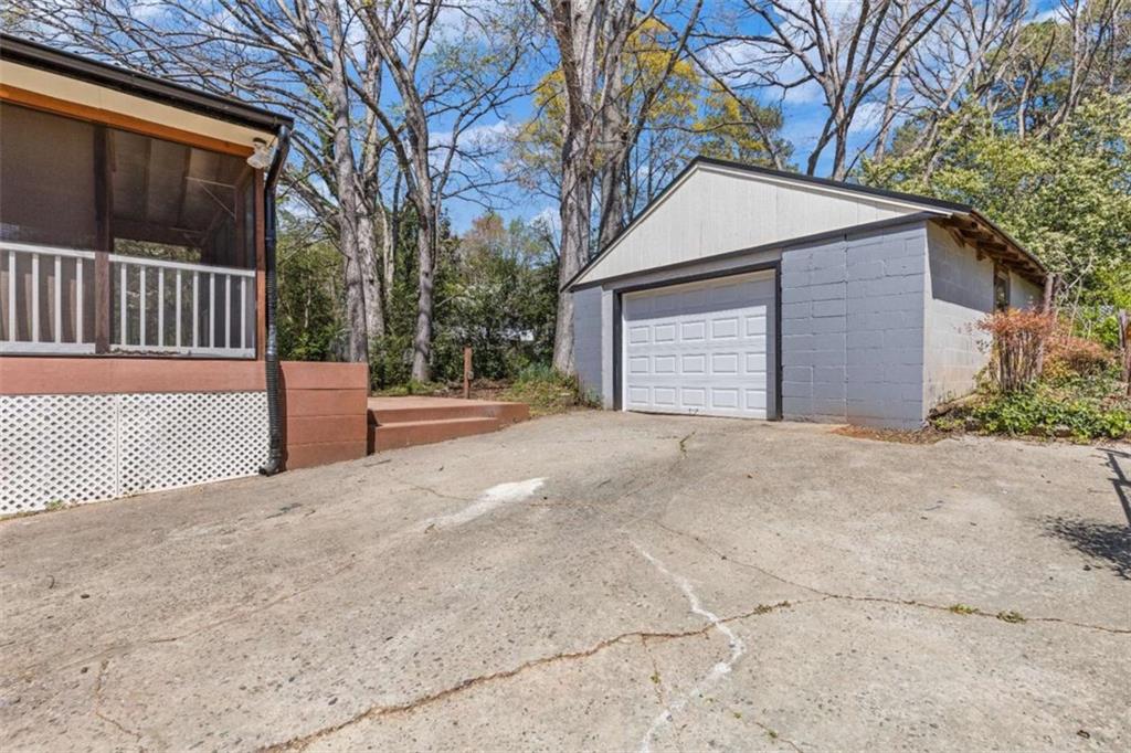 6414 Bimini Drive, Forest Park, Georgia image 28