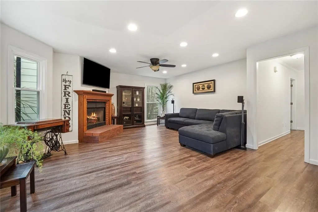 Cumming, Georgia 30041, United States, 5 Bedrooms Bedrooms, ,4 BathroomsBathrooms,Residential,Active,139409