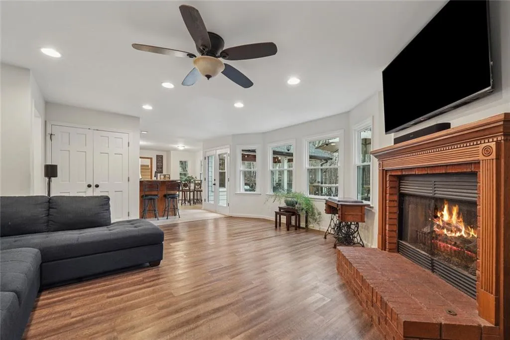 Cumming, Georgia 30041, United States, 5 Bedrooms Bedrooms, ,4 BathroomsBathrooms,Residential,Active,139409