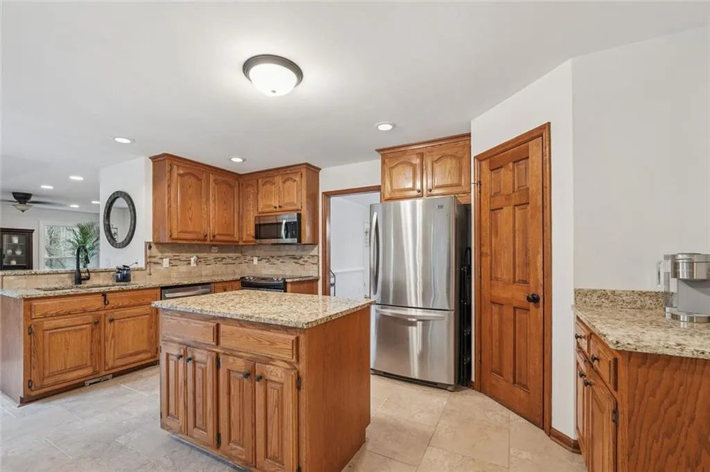 Cumming, Georgia 30041, United States, 5 Bedrooms Bedrooms, ,4 BathroomsBathrooms,Residential,Active,139409