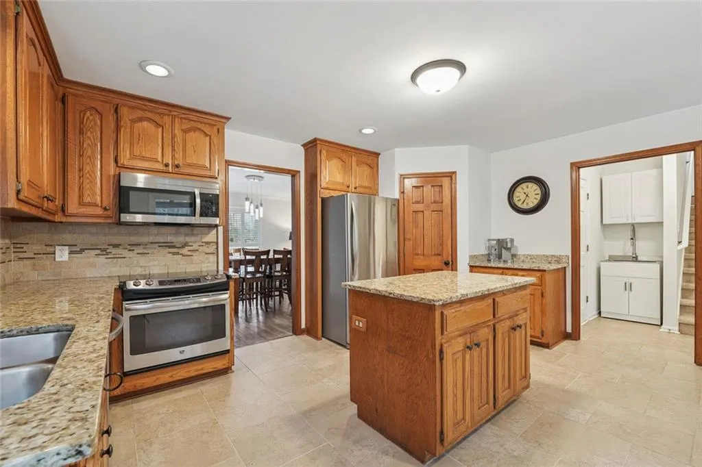 Cumming, Georgia 30041, United States, 5 Bedrooms Bedrooms, ,4 BathroomsBathrooms,Residential,Active,139409