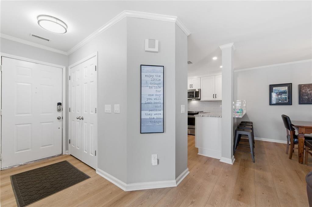 909 Hollyfax Circle NE