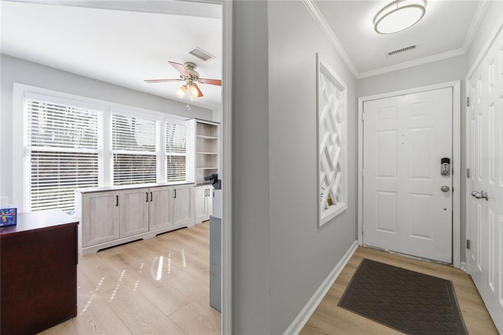 909 Hollyfax Circle NE