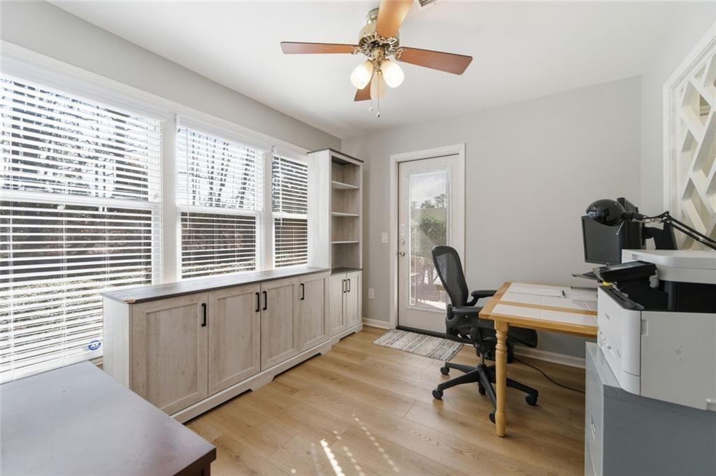 909 Hollyfax Circle NE