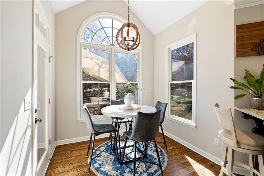 720 Lakeglen Drive, Suwanee, Georgia image 17