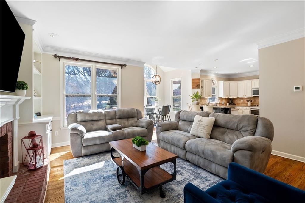 720 Lakeglen Drive, Suwanee, Georgia image 12