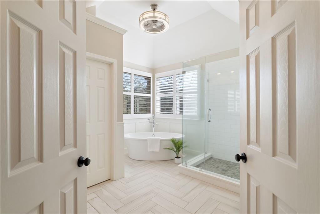 720 Lakeglen Drive, Suwanee, Georgia image 25