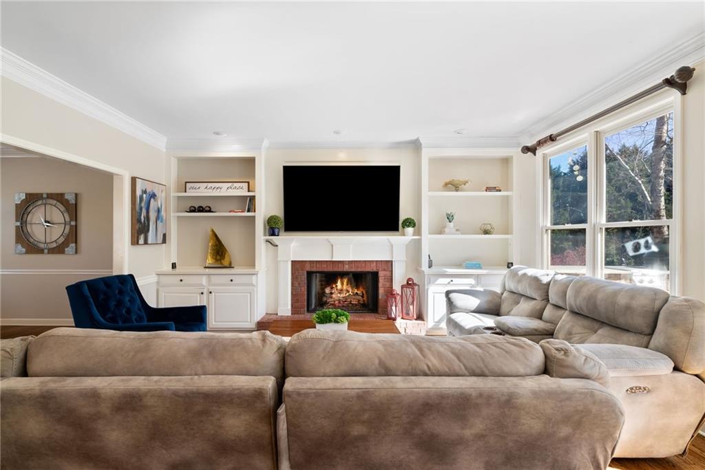 720 Lakeglen Drive, Suwanee, Georgia image 10