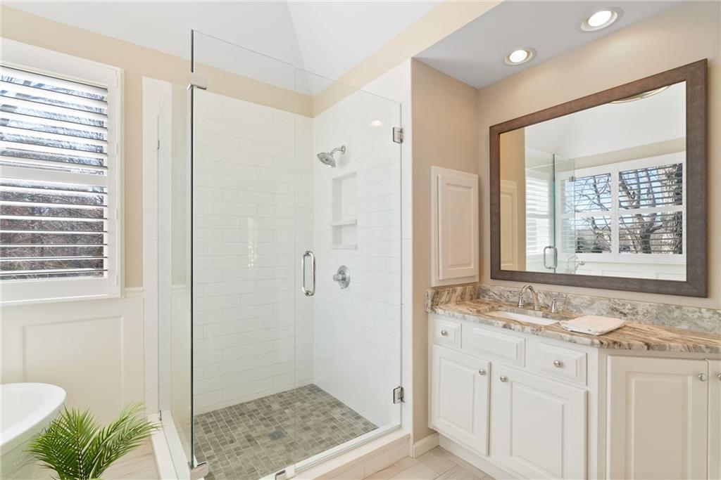 720 Lakeglen Drive, Suwanee, Georgia image 27