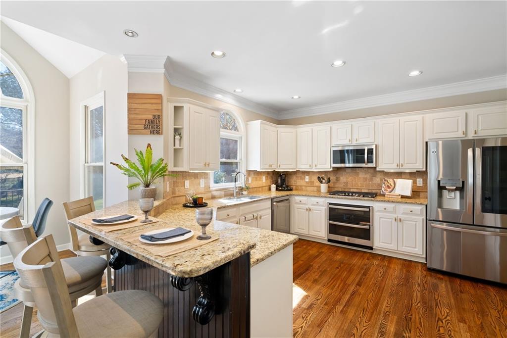 720 Lakeglen Drive, Suwanee, Georgia image 13