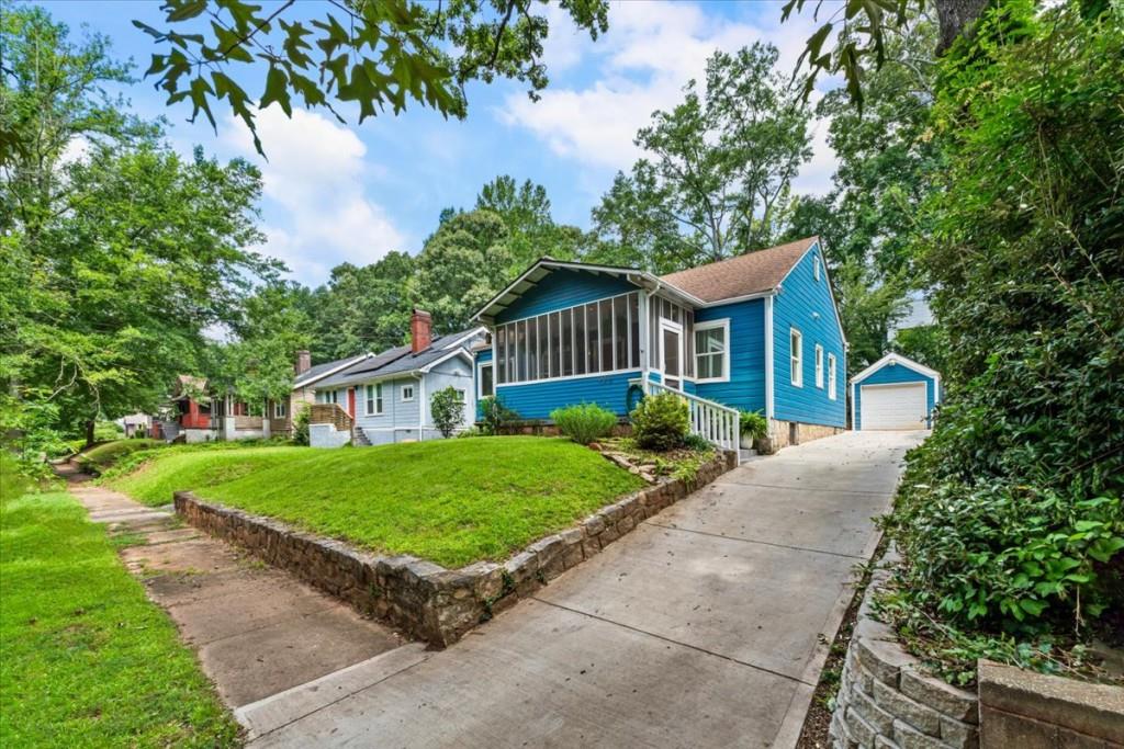 935 Deckner Avenue SW