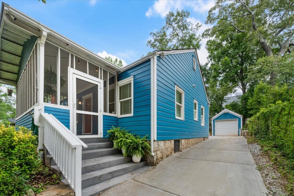 935 Deckner Avenue SW