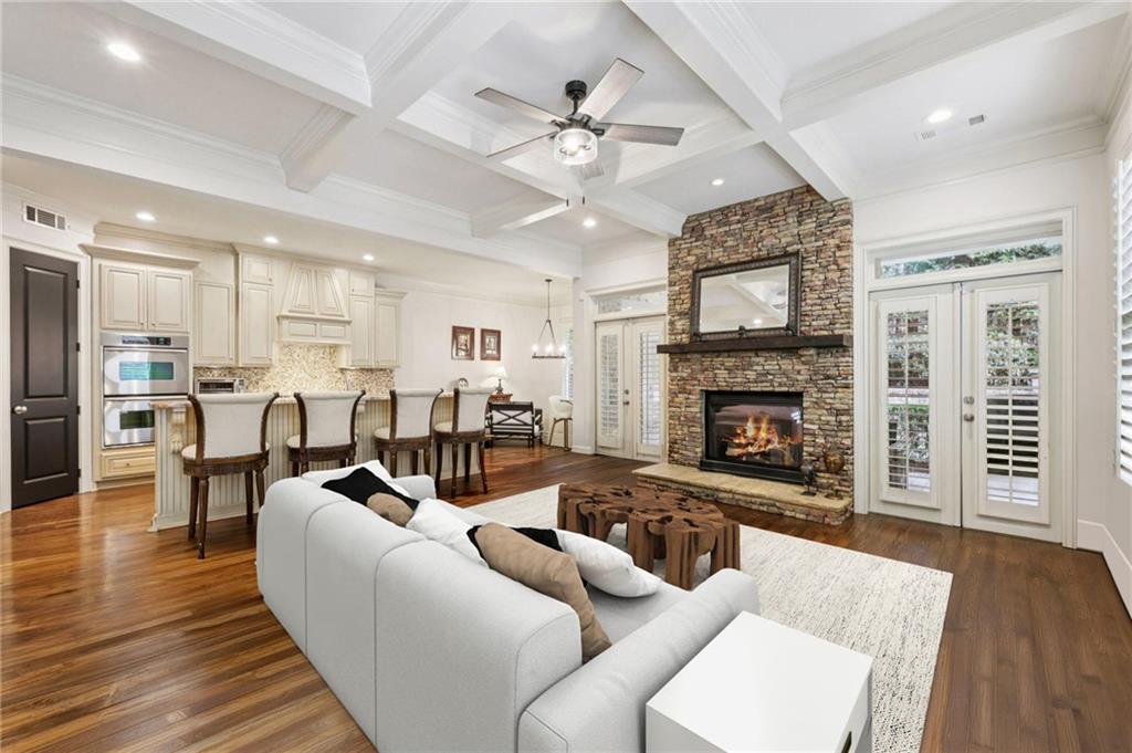 9030 Riverbend Manor