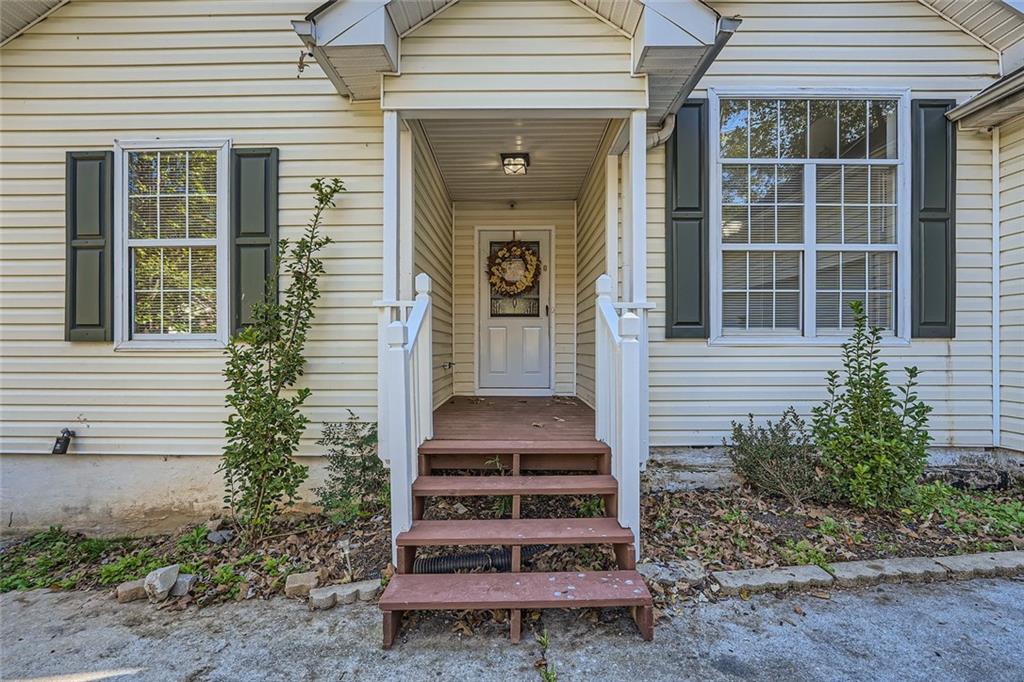 429 Creek Crossing Court, Grayson, Georgia image 3