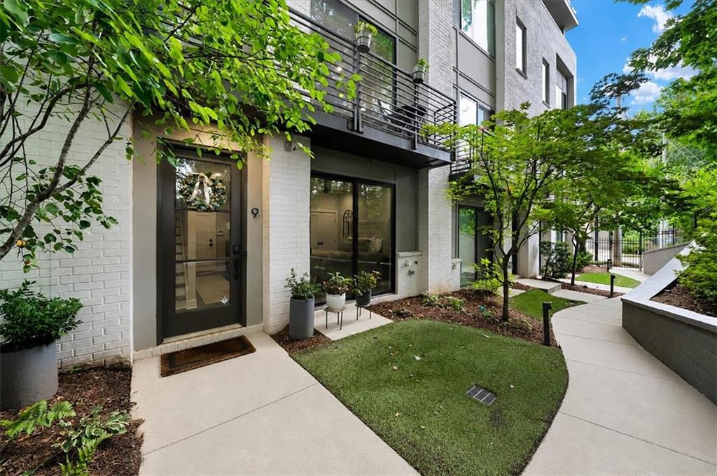 550 N Highland Avenue NE 9