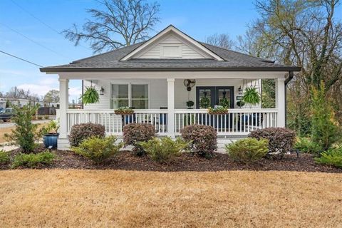 Homes For Sale - 202 W Chandler Street<br/> Carrollton, GA 30117