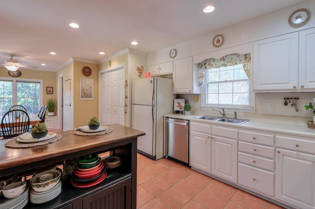 3868 Sharon Drive, Powder Springs, Georgia image 11