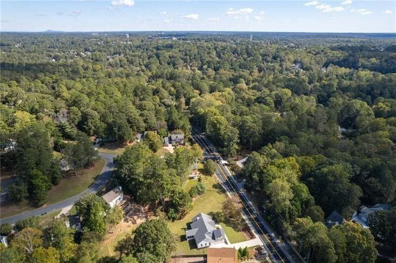 Roswell, Georgia 30075, United States, 4 Bedrooms Bedrooms, ,3 BathroomsBathrooms,Residential,Pending,119912