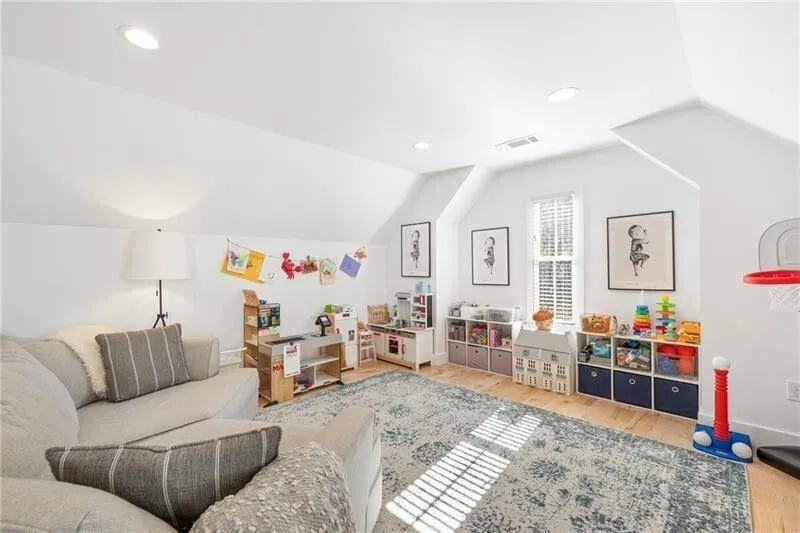 Roswell, Georgia 30075, United States, 4 Bedrooms Bedrooms, ,3 BathroomsBathrooms,Residential,Pending,119912