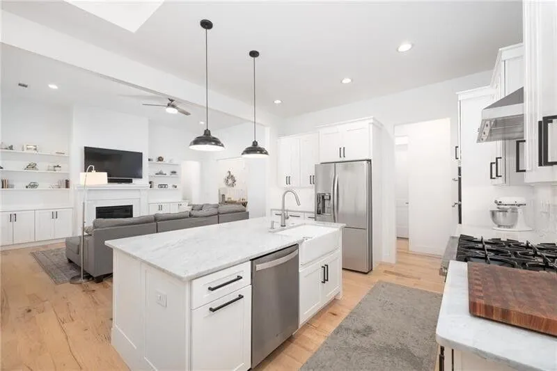 Roswell, Georgia 30075, United States, 4 Bedrooms Bedrooms, ,3 BathroomsBathrooms,Residential,Pending,119912