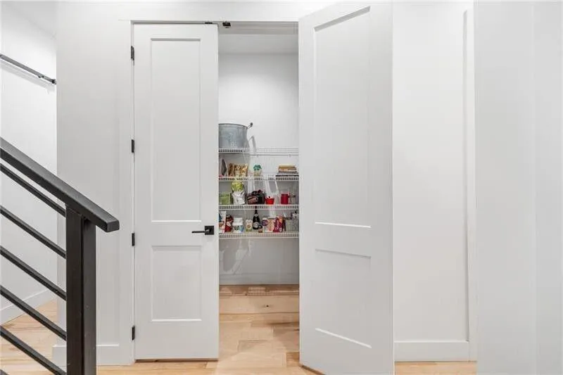 Roswell, Georgia 30075, United States, 4 Bedrooms Bedrooms, ,3 BathroomsBathrooms,Residential,Pending,119912