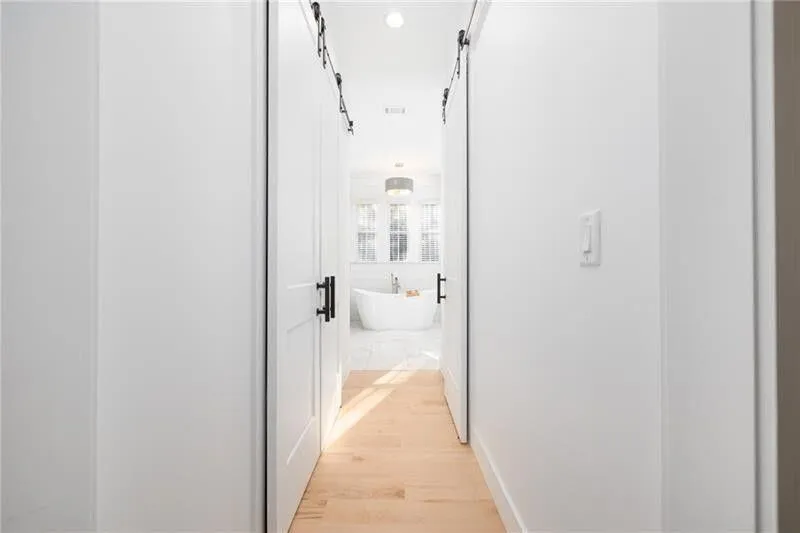 Roswell, Georgia 30075, United States, 4 Bedrooms Bedrooms, ,3 BathroomsBathrooms,Residential,Pending,119912