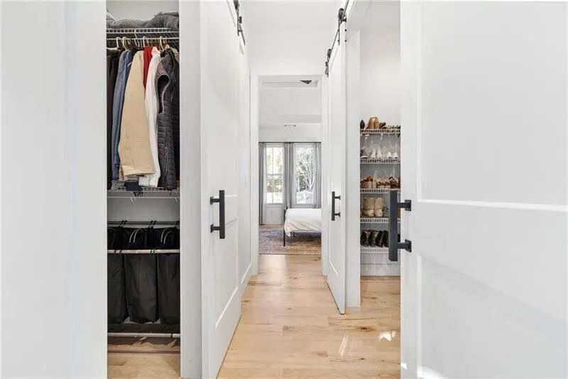 Roswell, Georgia 30075, United States, 4 Bedrooms Bedrooms, ,3 BathroomsBathrooms,Residential,Pending,119912