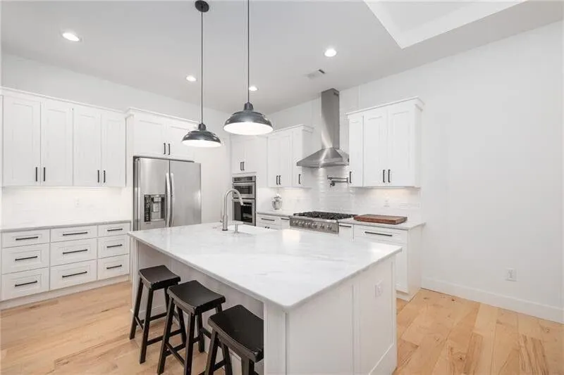 Roswell, Georgia 30075, United States, 4 Bedrooms Bedrooms, ,3 BathroomsBathrooms,Residential,Pending,119912