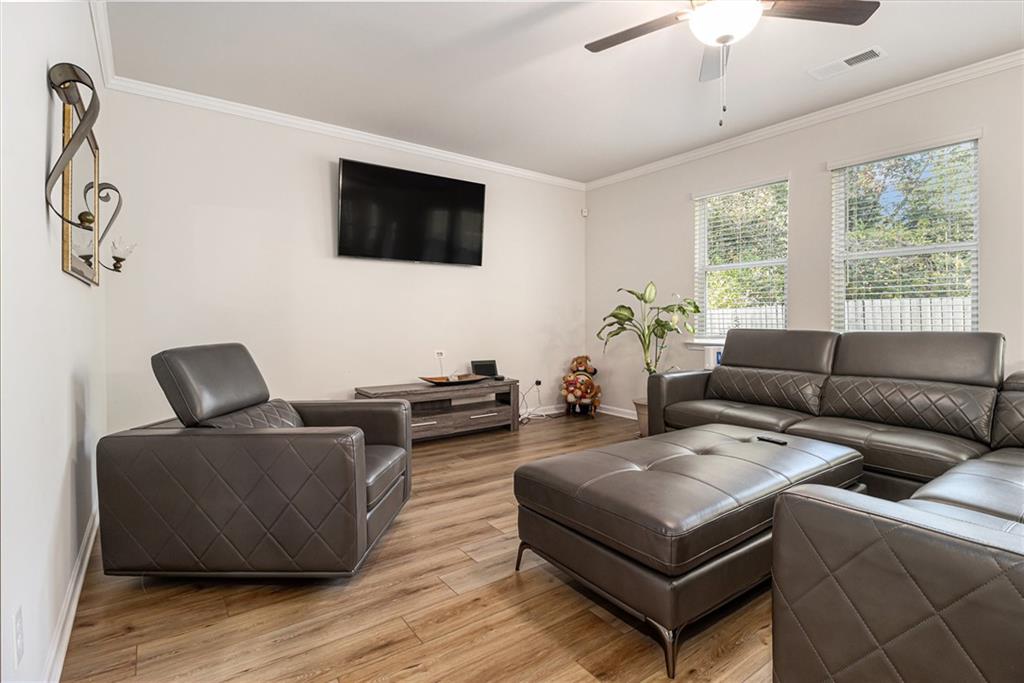 596 River Gardens Drive SE