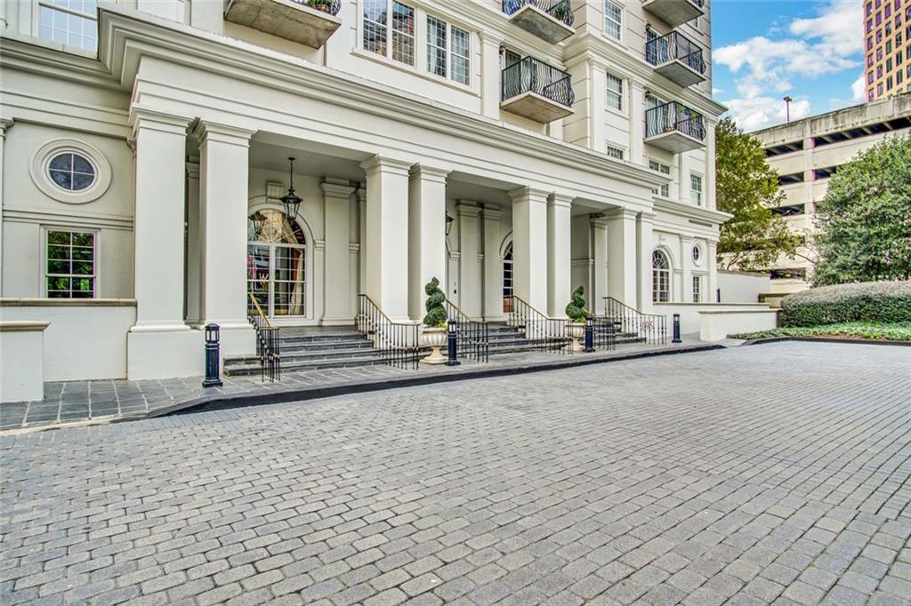 This is a great value for a midtown rental! Beautifully updated 2-bedroom, 2.5-bath condo for lease in the sought-after Mayfair Renaissance high-rise, located in the heart of Midtown Atlanta. Situated on the 18th floor, this spacious residence features a bright, open living room with real hardwood floors and large windows that fill the space with natural light.
The kitchen includes tile flooring and stainless steel appliances, perfect for both everyday living and entertaining. Each bedroom has its own en suite bath and access to a private balcony overlooking Piedmont Park—a rare and stunning feature.
The unit also includes 1 assigned parking space and 1 permitted parking space, a valuable amenity in this building.
Residents enjoy full access to luxury amenities, including a 24-hour concierge, clubhouse, fitness center, pool, and landscaped courtyard.
Live just steps from Piedmont Park, the W Hotel, Four Seasons, top restaurants, shops, and everything Midtown has to offer.