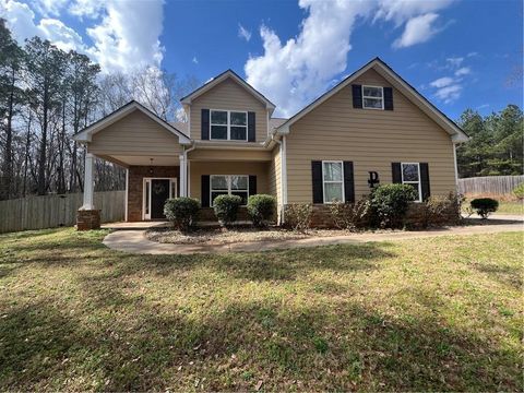 Homes For Sale - 150 W Pennick Drive<br/> Covington, GA 30014
