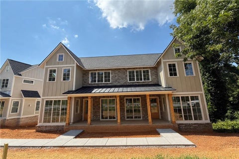 Townhouse For Sale - 1053 Riverside Drive<br/> Gainesville, GA 30501